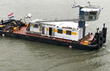 Ombouw duwboot Nicolaas van der Wees door Teus Vlot Diesel Marine