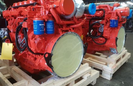 Levering CCR2 gecertificeerde Scania DI13-071M motoren, Teus Vlot Diesel Marine.