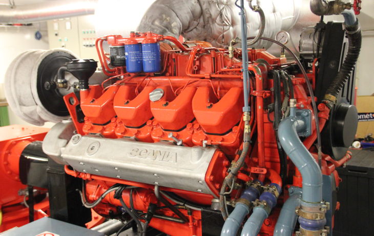 Groot onderhoud Scania DI 14 74 boegschroefmotor