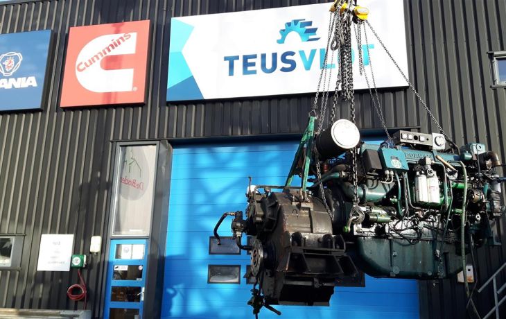 Uitbouw van 2 Dorman motoren incl. Twin Disc kk.
