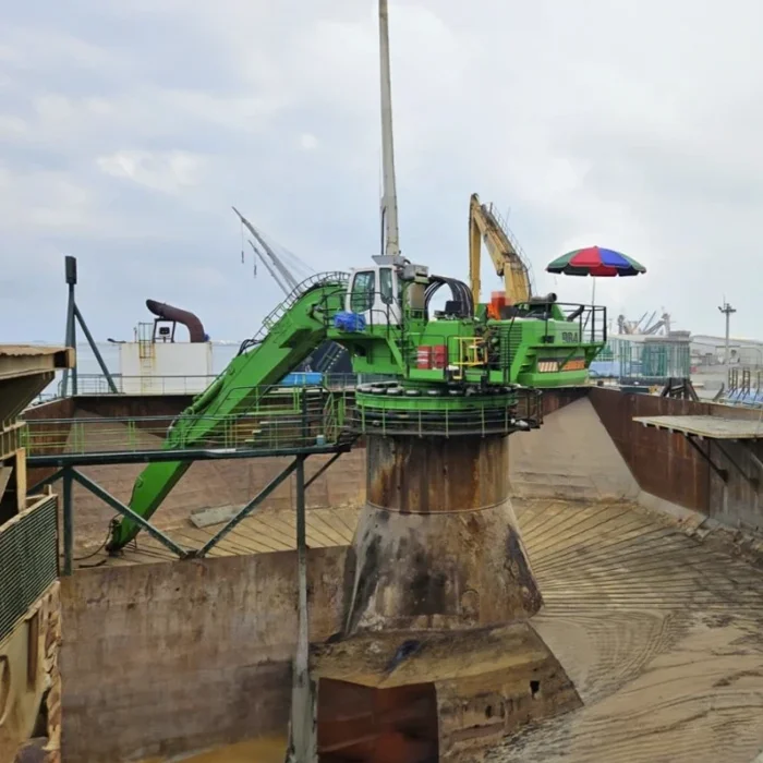 Teus Vlot - Levering en inbouw Cummins QSK 19 in Taiwan